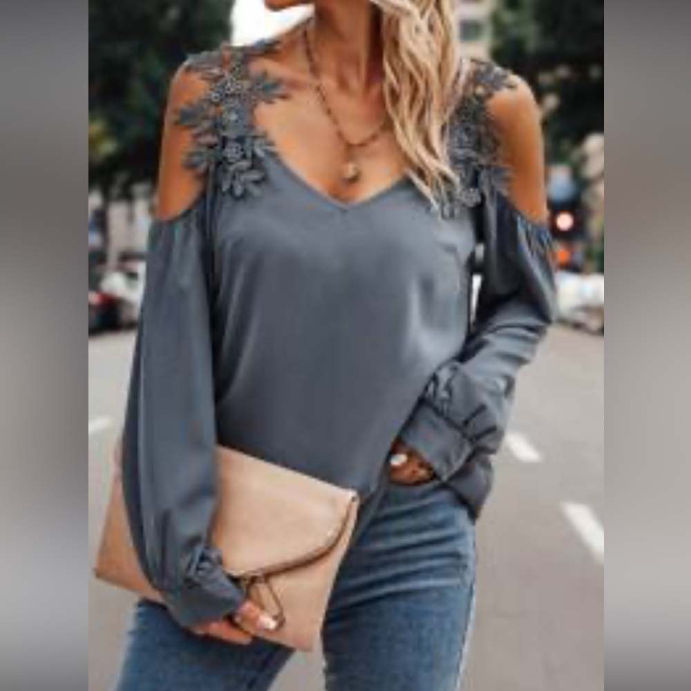 Women's Cold Shoulder Lace Appliqué Top - Dusty Blue